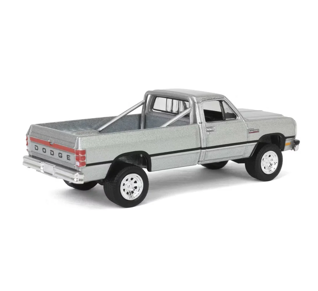 Greenlight - 1992 Dodge Ram D250 Power Ram Lifted Rollbar Silver - Series All Terrain - Scala 1/64 - Image 4